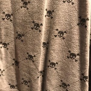Adorable grey hoodie with skulls